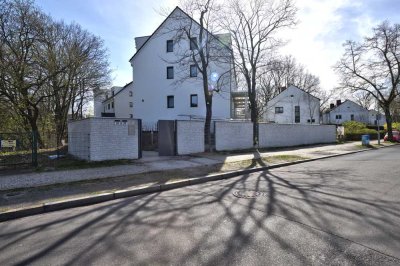 Erstbezug mit 2 Balkonen und EBK: Stilvolle 3-Zimmer-Maisonette-Wohnung mit geh. Innenausstattung