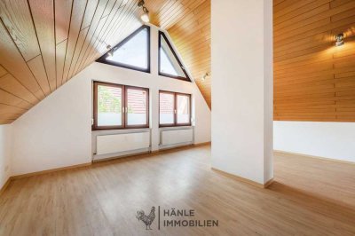 Lichtdurchflutete Dachgeschosswohnung mit 4,20 m Deckenhöhe in zentraler Lage von Weinsberg