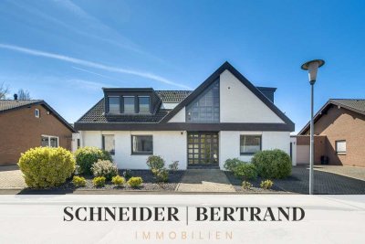 Lichtdurchflutetes Zweifamilienhaus mit traumhafter Gartenoase