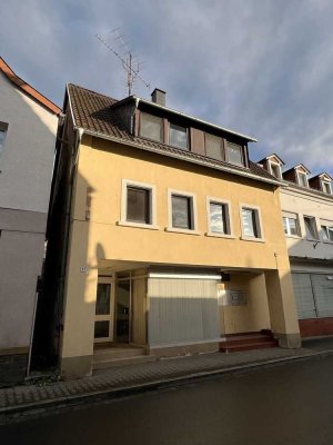 Wohnhaus mit zwei Wohnungen und ehemaliger Gewerbefläche in 67748 Odenbach am Glan