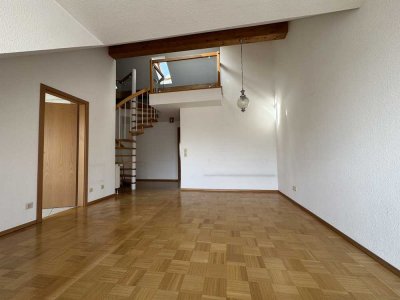 RESERVIERT - „Besondere DG-Wohnung“ mit Galeriefläche und zwei Stellplätzen – Waiblingen-Neustadt