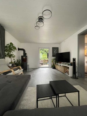 Helle 3-Zimmer-Wohnung mit Kamin, offener Küche und nutzbarem Garten