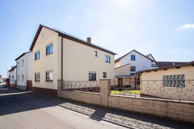 Freistehendes Einfamilienhaus in zentrumsnaher Lage mit Garten, Innenhof, Garage und Werkstatt