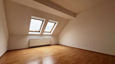 *** Großzügige 2-Zimmer-Dachgeschosswohnung mit Balkon in Chemnitz-Hilbersdorf ***