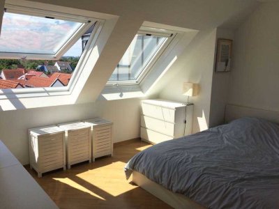 Lichtdurchflutete 2,5 Zimmer Dachgeschosswohnung mit Balkon und Einbauküche in Mainz-Kastel