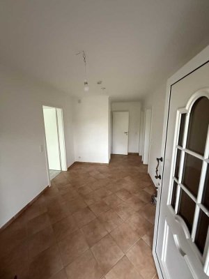 Moderne 2-Raum-Wohnung mit Einbauküche, Fußbodenheizung & Gartenbereich – 12589 Berlin