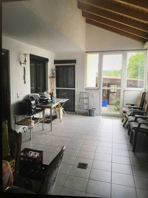 Ansprechende 3-Zimmer-Erdgeschosswohnung mit Balkon und EBK in Tannhausen