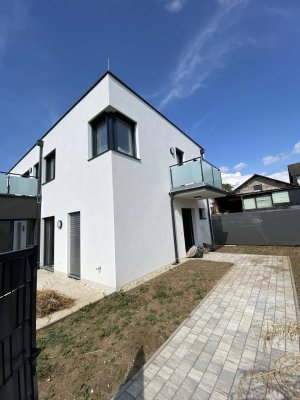 Neuwertige Doppelhaushälfte mit fünf Zimmern und EBK in Deutsch-Wagram - Provisionsfrei