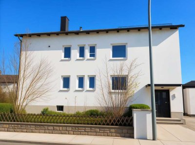 Dreifamilienhaus in Alteglofsheim mit Traumlage - 3 Wohnungen, großes Grundstück, 3 Garagen!