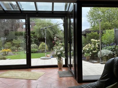Attraktive 2-Zimmer-Wohnung mit Wintergarten, Terrasse und Garten in ruhiger Lage von Breinig
