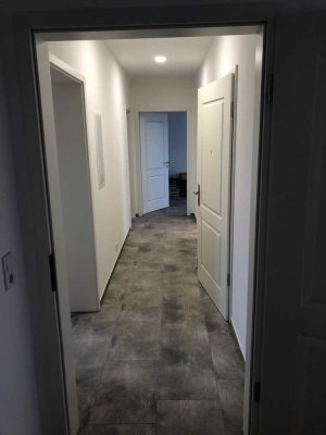 Ansprechende und neuwertige 4-Zimmer-Wohnung mit gehobener Innenausstattung mit Einbauküche in Halle