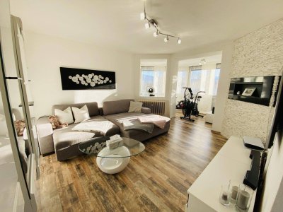 Spielberg: Helle 4,5-Zimmer-Wohnung mit zwei verglasten Loggien – ideal für Familien