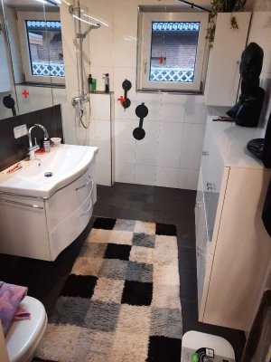 Barrierefreie, ruhige, helle 5-Zimmer-EG-Wohnung mit Terrasse und eigenem Garten