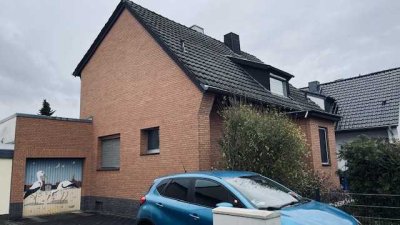 Geräumiges, günstiges 2-Raum-Mehrfamilienhaus mit EBK in Wesseling