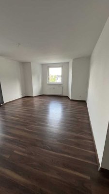 Geschmackvolle Wohnung mit drei Zimmern sowie Balkon und EBK in Bruchsal