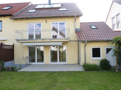 Helle 6-Zimmer-Doppelhaushälfte mit gehobener Innenausstattung und EBK in Ulm Jungingen