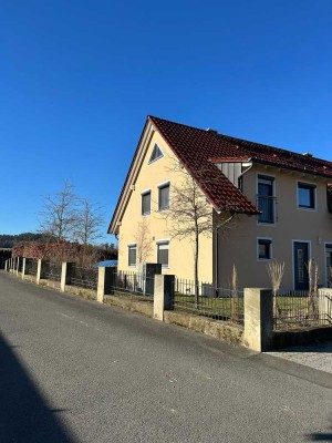 Moderne großzügige DHH, wunderschöner Garten mit Pool