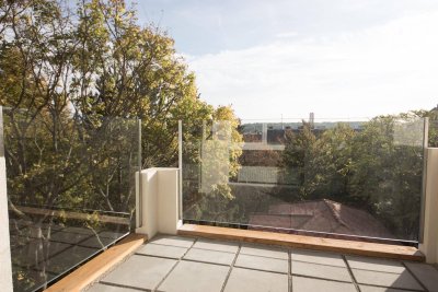 Blick ins Grüne - mit Balkon und Gloriette