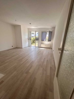 1-Raum-Wohnung mit Einbauküche, Tiefgarage & kleiner Terrasse