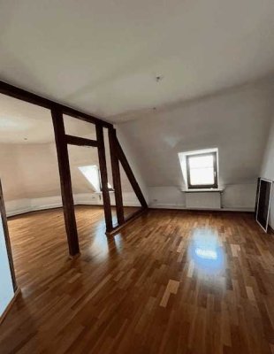 Citywohnung mit Charme: 3-Zimmerwohnung direkt am Kornmarkt mit Parkplatz