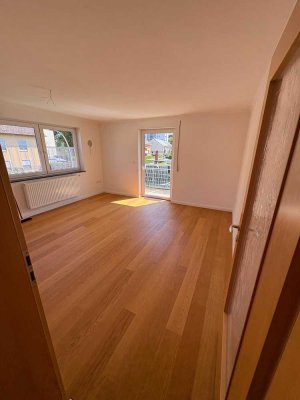 Sehr schöne 3 Zimmerwohnung mit Balkon und Garage.