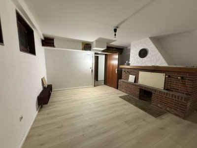 Einbauküche, Bad, 3-Raum-Souterrain- Hobbyraum Büro Werkstatt in Bad Zwischenahn