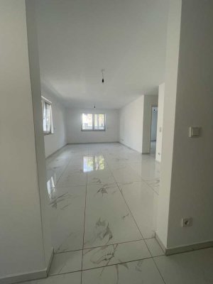 Schöne und helle 2-Zimmer-Wohnung mit Wohnküche und Abstellraum