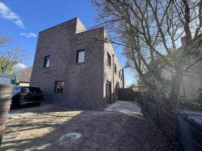 5,5 Zi. Neubau - Erstbezug: wunderschöne Stadt-DHH mit Dachterrasse, Wärmepumpe, Photovoltaik