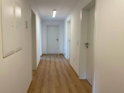 Modernes Wohngefühl mit Charme – Sonnige 3,5 Zimmer-Mietwohnung mit Balkon in kernsaniertem Zustand