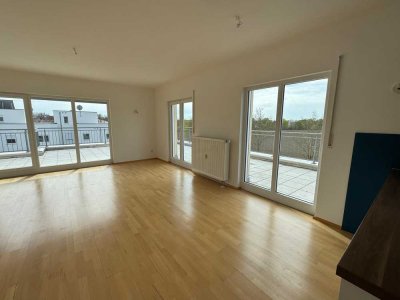 Attraktive und neuwertige 4,5-Zimmer-Penthouse-Wohnung mit geh. Innenausstattung mit Balkon und EBK