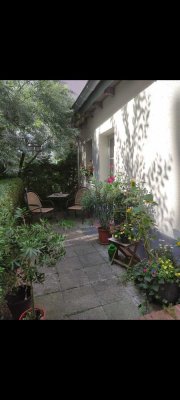 Schöne, geräumige und zentral gelegene Wohnung in einer Remise mit eigener Terrasse