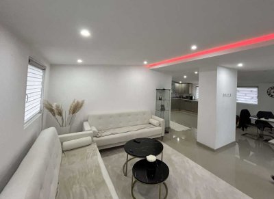 Helle möblierte neuwertige 3,5-Zimmer-Dachgeschosswohnung in Altbach