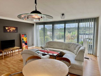 Sonnige 2-Zimmer Wohnung mit herrlichem Ausblick & kleiner Terrasse!