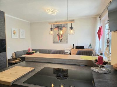 TOP-Renoviert! Einziehen und SOFORT Wohlfühlen: 2-Zimmer-Wohnung mit neuer Wohnküche u. Bergblick!