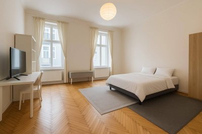 TOP ANBINDUNG - Altbau - BJ 1900 - ca. 57m² WFL - 2 Zimmer - 2,5.Liftstock - Einbauküche