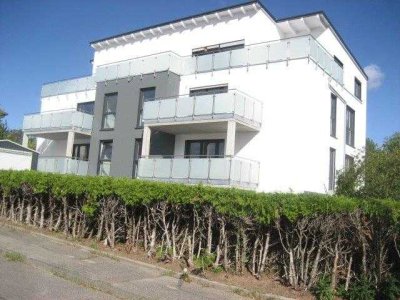 Stilvolle, neuwertige 2-Zimmer-Penthouse-Wohnung mit geh. Innenausstattung mit Balkon und EBK