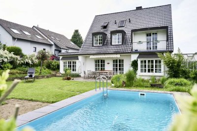 Großzügiges Familiendomizil mit Fernblick, Pool und zusätzlichem Baupotenzial in Bonn-Duisdorf