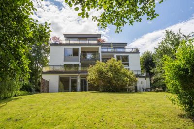 Sonnendurchflutete Maisonette-Wohnung mit Panoramablick ins Alstertal im beliebten Klein Borstel