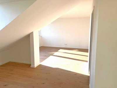 Modernes Dachgeschoss Apartment nahe Dürener Innenstadt - frisch renoviert-Stellenplatz anmietbar