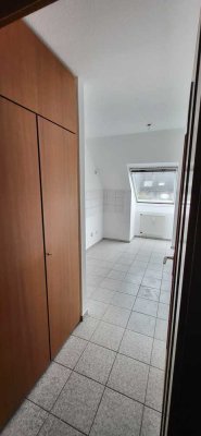 Attraktive und gepflegte 2-Zimmer-Dachgeschosswohnung mit Balkon in Krefeld