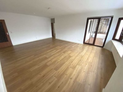 Celler Str., citynahe 3 Zim.- Etw. mit Loggia u. Gäste WC, inkl. Pkw-Tiefgaragen-Einstellplatz