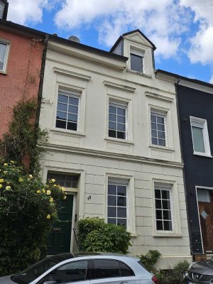 Familienfreundliches Stadthaus mit Altbaucharme in ruhiger, zentraler Lage von Steele