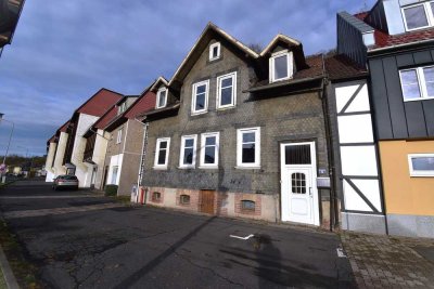 Einfamilienhaus in zentraler Lage zum Selbstausbau !