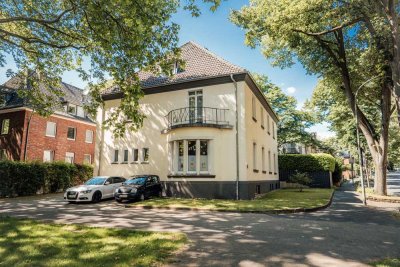 Helle, großzügige Wohnung mit Balkon in bester Lage