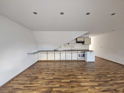 Charmante 2-Zimmer Dachgeschosswohnung Lister-Meile mit EBK