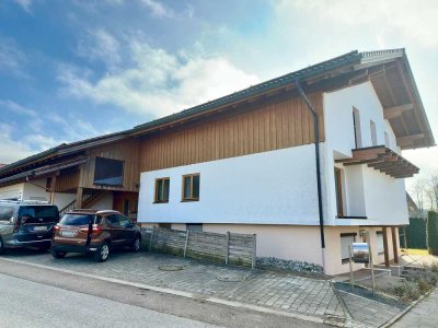 Beziehbar ab September! Großzügige 4-Zimmer Wohnung mit zwei Balkonen und Einbauküche!