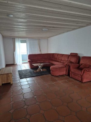 Schöne und modernisierte 2-Zimmer-Wohnung mit geh. Innenausstattung mit Balkon und EBK