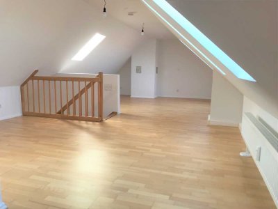 Exklusive, sanierte 2-Zimmer-Maisonette-Wohnung mit Einbauküche in Nürnberg