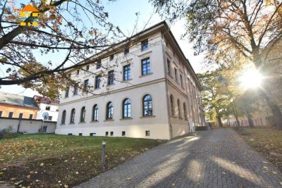 *Zur Eigennutzung: barrierefreie 2-Raum-Wohnung in attraktiver Gründerzeit-Villa!*