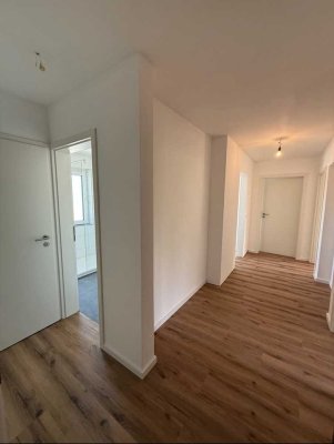 Helle 4-Zimmer-Wohnung mit Balkon & TG in ruhiger Lage